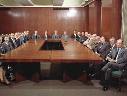 Katharine Graham, durante una reuni&oacute;n de la junta directiva de Associated Press en 1975.