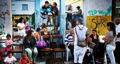 Ambiente en una calle de Montevideo.