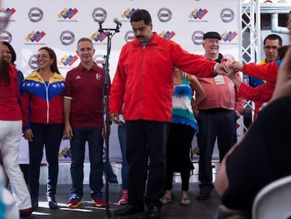Nicolás Maduro, em comício depois de votar no domingo.