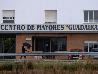 La fachada del centro residencial Guadaíra, en Alcalá de Guadaíra, este martes.