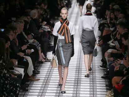 Desfile de Balenciaga, el viernes en Par&iacute;s.