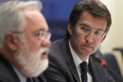 Feijóo, a la derecha, ayer con el ministro de Agricultura, Miguel Arias Cañete.