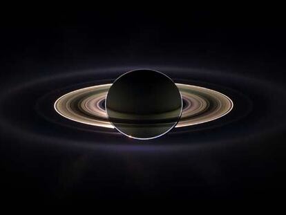 Recreación del planeta Saturno gracias a la información proporcionada por la sonda espacial Cassini.