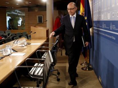 El ministro de Hacienda en funciones, Crist&oacute;bal Montoro, durante la rueda de prensa que ha ofrecido hoy en Madrid.