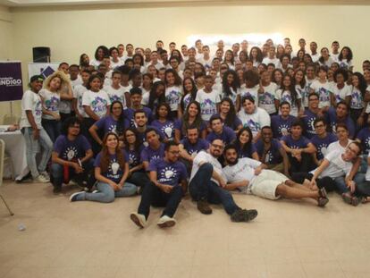 Participantes do projeto Embaixadores das ZEIS, promovido pelo Livres, posam para foto em Recife, em setembro. O movimento pretende nacionalizar a iniciativa.