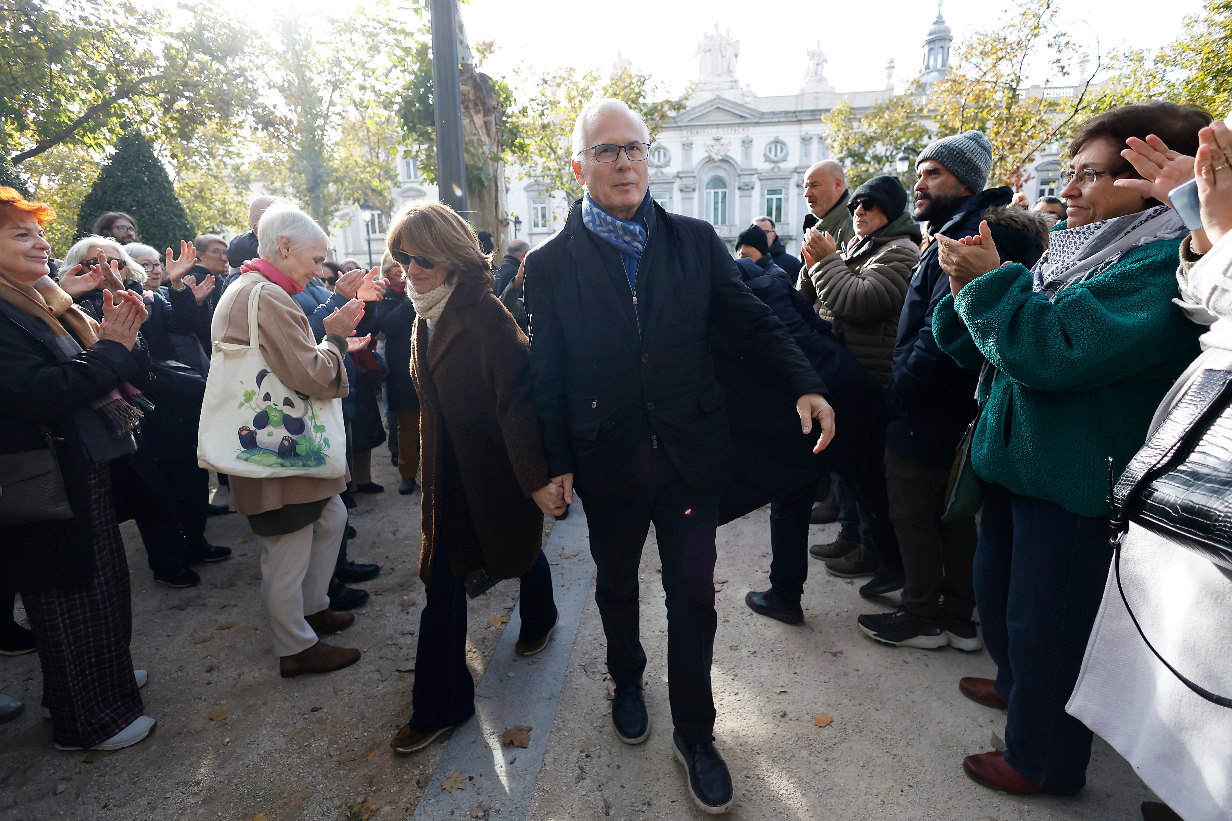Cientos de personas protestan ante el Supremo por la condena al Fiscal General