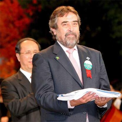 El alcalde de Zaragoza, Juan Alberto Belloch, en la ceremonia de clausura.