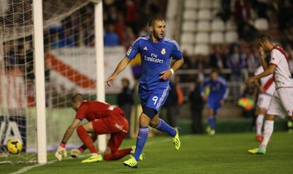 Benzema después de marcar el segundo gol del Madrid.