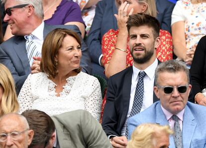 Parece que el futbolista del Barcelona y la madre de la duquesa de Cambridge han congeniado y durante todo el partido se les vio comentado las jugadas juntos.