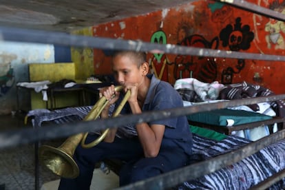 Mamá Rosa es la fundadora de La Gran Familia, un albergue que hospedaba a 592 personas, 452 de ellos niños y niñas en la Zamora, Michoacán, al sur de México.