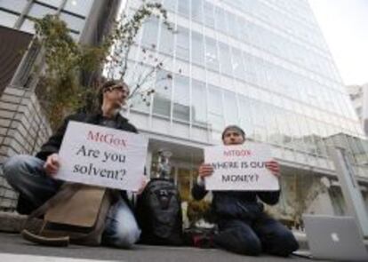 Protestas frente a la sede de Mt. Gox en Tokio.