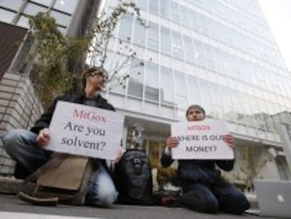 Protestas frente a la sede de Mt. Gox en Tokio.