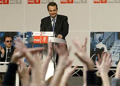 José Luis Rodríguez Zapatero, en un acto electoral celebrado ayer en un colegio de la ONCE en Madrid.