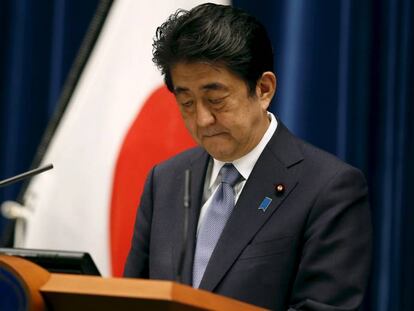 El primer ministro japonés, Shinzo Abe, en 2015, cuando reconoció que Japón había infligido "daños y sufrimientos inconmensurables" durante la Segunda Guerra Mundial.