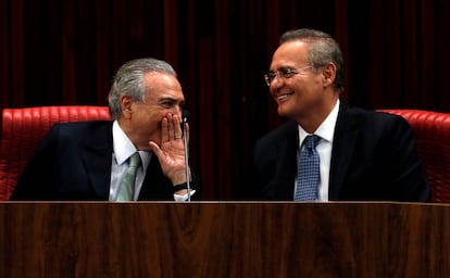 Michel Temer conversa com o presidente do Senado, Renan Calheiros.