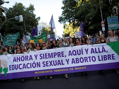 Decenas de personas marchan por el centro de Madrid con motivo del Día Internacional por la Despenalización del Aborto y la Defensa de los Derechos Sexuales y Reproductivos de la mujer, en septiembre de 2019.