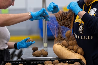 Volunteers at a food bank in Austin, Texas, on October 30.