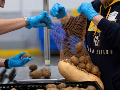 Volunteers at a food bank in Austin, Texas, on October 30.
