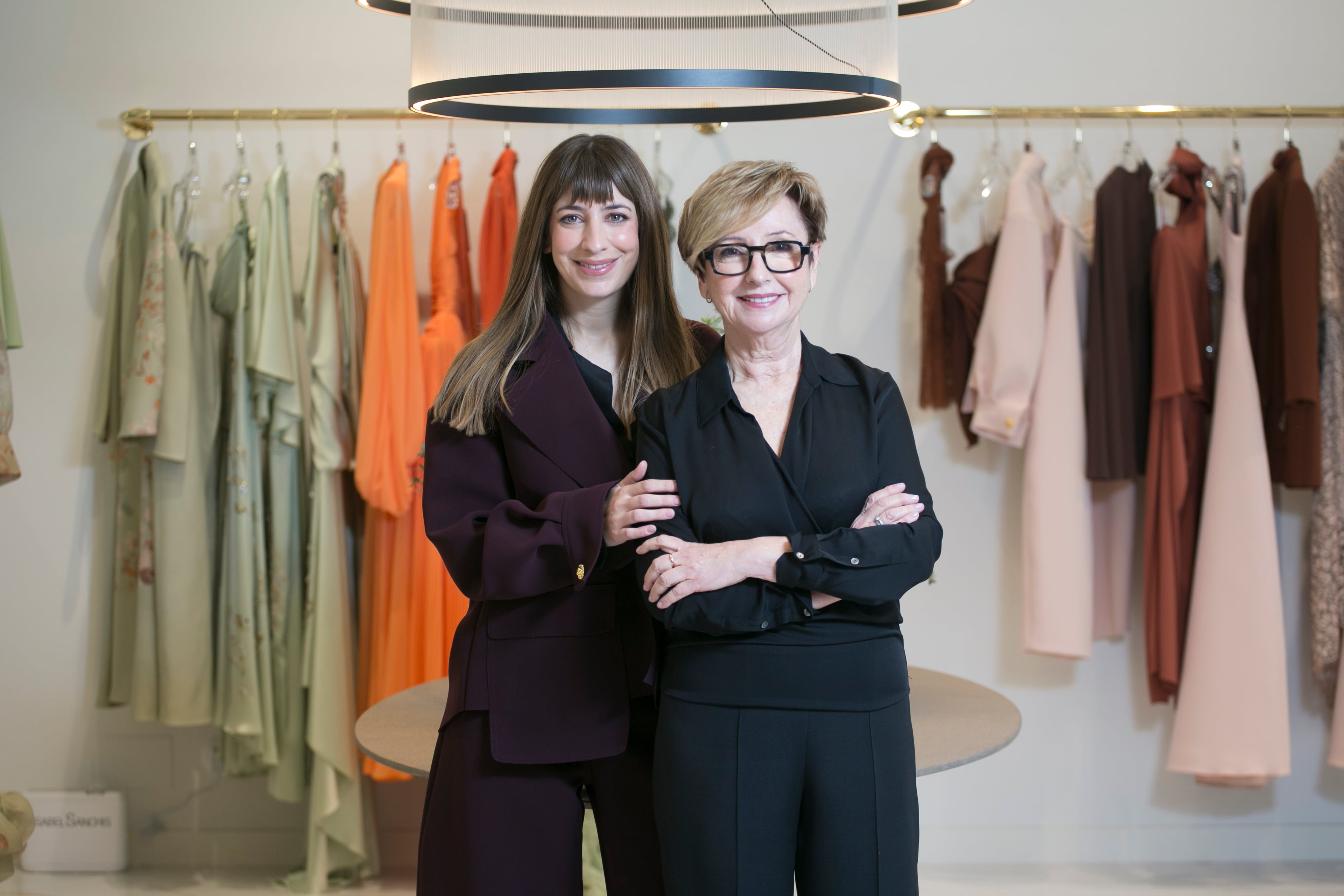 Paula Maiques e Isabel Sanchís, fotografiadas en su nueva tienda en Madrid.