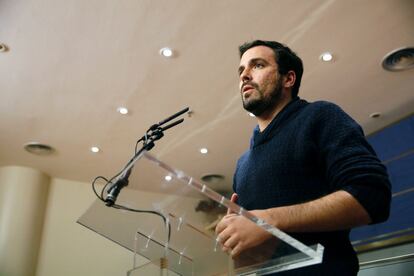 El líder de IU, Alberto Garzón, en rueda de prensa, este martes.
