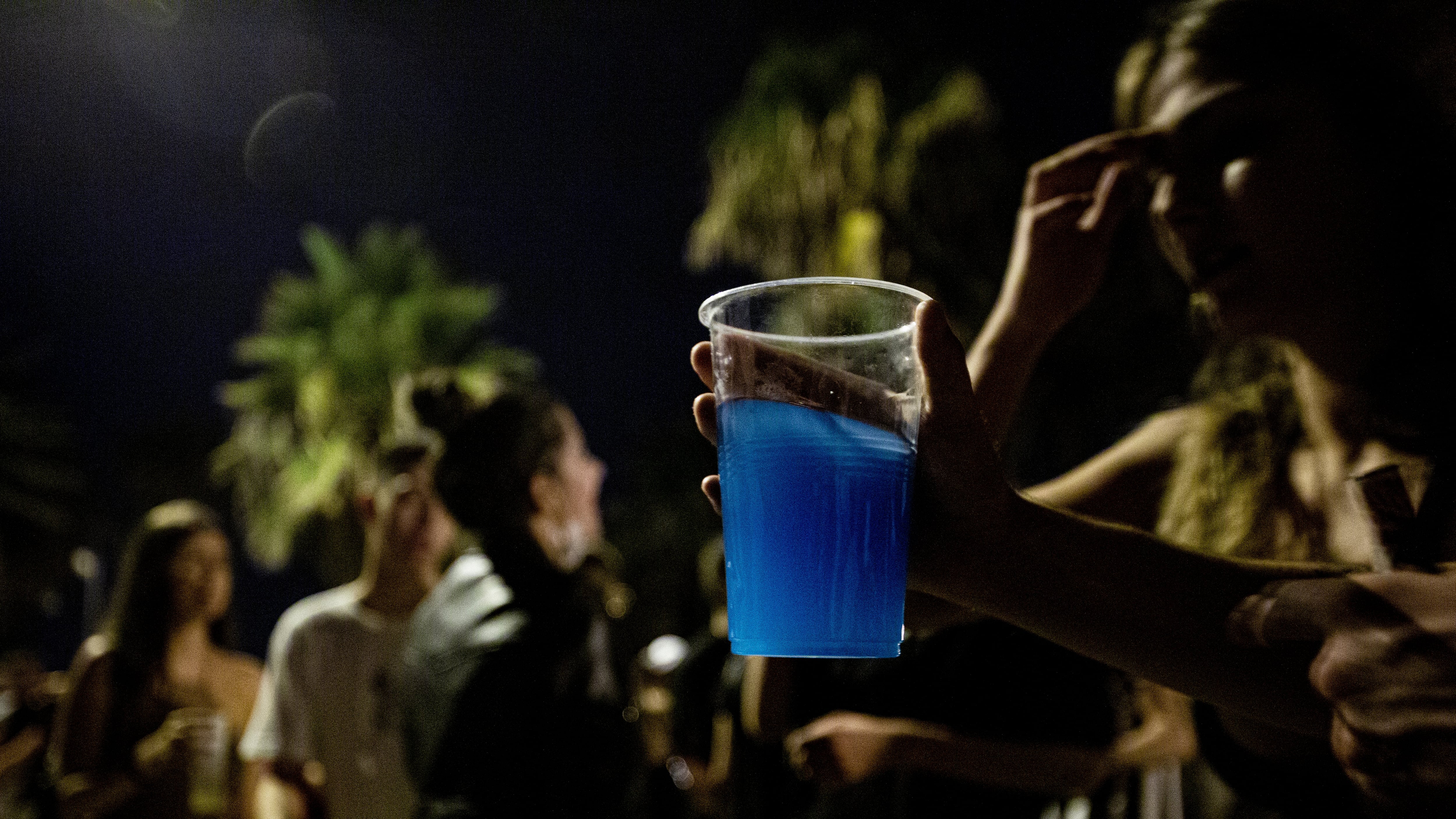 Adiós al ‘pub crawling’: Barcelona extiende la prohibición de las rutas de alcohol durante todo el día y en toda la ciudad