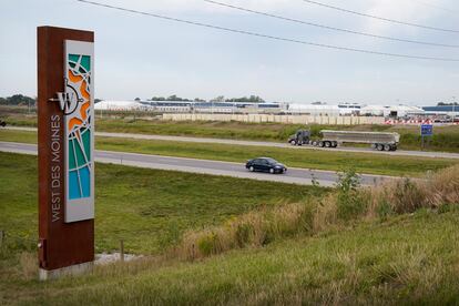 Traffic on Interstate 35 passes a Microsoft data center, Tuesday, Sept. 5, 2023, in West Des Moines, Iowa.