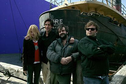 El director Peter Jackson, segundo por la derecha, junto a los actores de <i>King Kong</i> Naomi Wats, Adrien Brody y Jack Black (de izquierda a derecha).