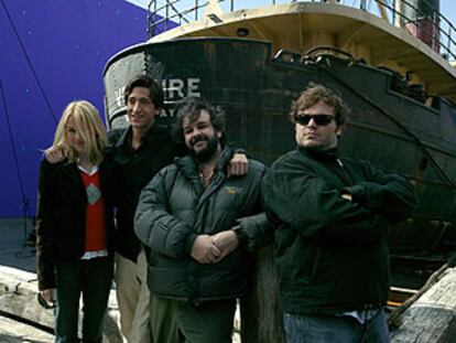 El director Peter Jackson, segundo por la derecha, junto a los actores de <i>King Kong</i> Naomi Wats, Adrien Brody y Jack Black (de izquierda a derecha).