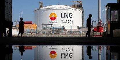 Depósito de gas natural licuado de PetroChina en Nantong (Jiangsu, China).