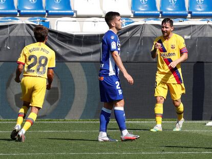 Messi le dedica a Riqui Puig su gol ante el Alavés.