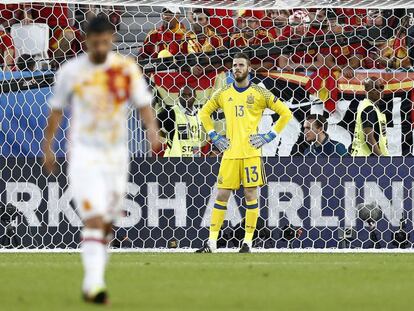 Nolito, en primer t&eacute;rmino, y De Gea, tras el primer gol de Croacia en el partido del martes.