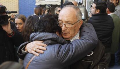 El abuelo de Marta del Castillo se lamenta del fallo tras conocer la sentencia sobre el asesinato.