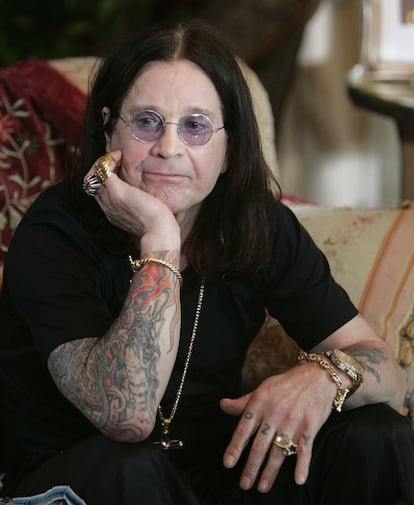 Ozzy Osbourne durante la tercera temporada del exitoso y seminal 'reality' 'The Osbournes', en el que también se dejó someter a terapia por un especialista (televisivo, claro).