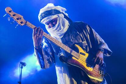 Tinariwen, banda de rock del desierto de Sahel dieron un fenomenal concierto al filo de la medianoche.