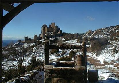 Una vista del castillo de Loarre (Huesca) tras la nevada que cayó la madrugada del domingo. 

/ C. M.