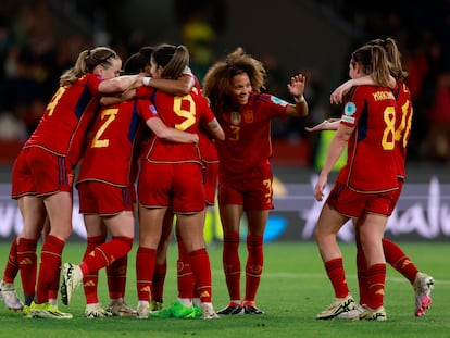 Jugadoras de la selección española celebra el tanto de Ona Batlle en el partido de esta noche.