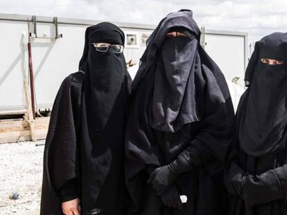 Las tres mujeres identificadas como españolas en el campo de refugiados de Siria. 