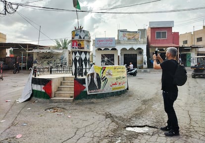 Dagoberto Rodríguez at a refugee camp in Aqabat Jaber