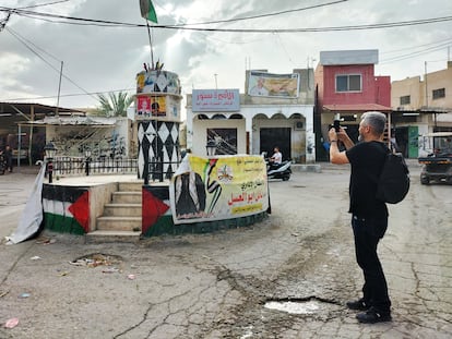 Dagoberto Rodríguez at a refugee camp in Aqabat Jaber