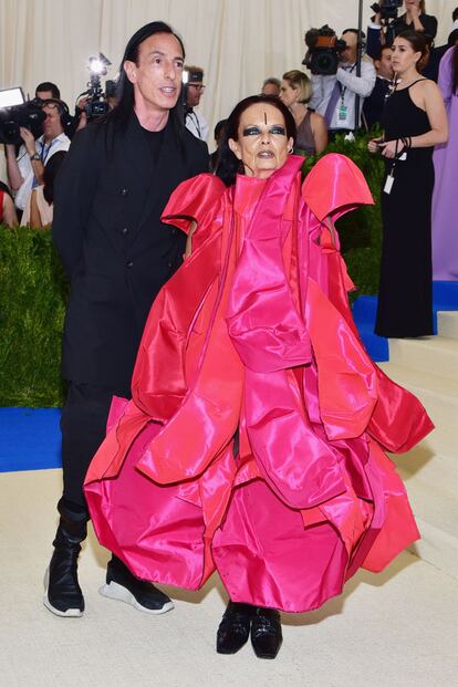 Rick Owens, con su mujer, Michèle Lamy.