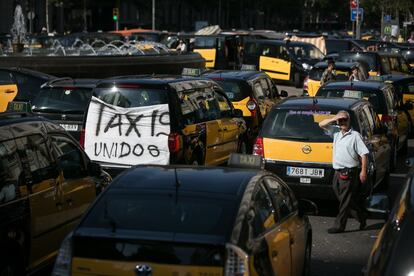 La Generalitat ha demanat aquest diumenge als taxistes que desallotgin la Gran Via de Barcelona com a gest de bona voluntat.