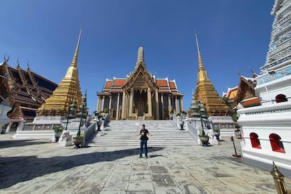 El Palacio Real de Bangkok, uno de los lugares más visitados de Tailandia, con un solo turista (la foto está tomada en noviembre de 2020).