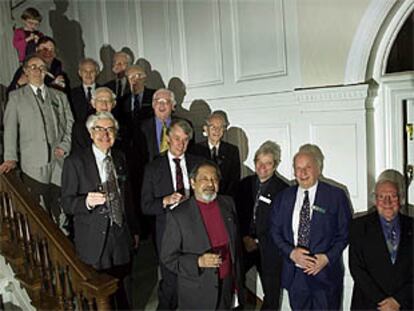 Ochenta y ocho estadounidenses galardonados con el premio Nobel posaban ayer en Estocolmo.