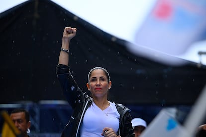 Luisa González durante el cierre de la campaña, en Guayaquil el 6 de febrero 2025.