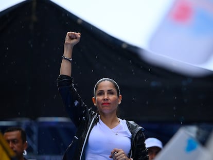 Luisa González durante el cierre de la campaña, en Guayaquil el 6 de febrero 2025.