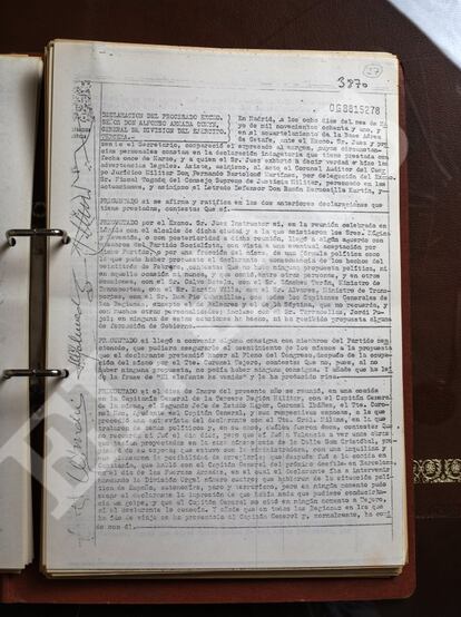 ARMADA: "¿EL ELEFANTE HA VENIDO? ME DA LA RISA". El 8 de mayo de 1981, el juez instructor interroga a Armada. "¿En sus reuniones con los señores Múgica y Reventós, o con posterioridad, llegó a algún acuerdo con miembros del Partido Socialista con vista a una eventual aceptación por dicho partido o una fracción del mismo de una fórmula política como la que pudo haber propuesto a consecuencia de los hechos del 23 de febrero?", le pregunta. El general responde que se reunió con muchos políticos, entre ellos, Calvo-Sotelo, Pío Cabanillas "e incluso con el señor Tarradellas y Jordi Pujol", pero que nunca se habló de la propuesta de un Gobierno. Preguntado por si existía alguna consigna para que los socialistas aceptaran su propuesta en el Congreso, replica: "He leído la frase de 'El elefante ha venido' y me ha dado la risa".