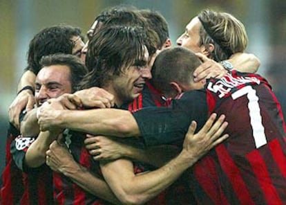 Los jugadores del Milan celebran su paso a la final.