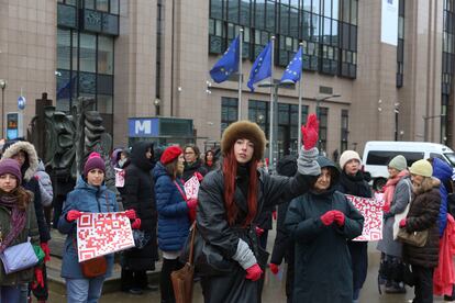 Protesta ante las instituciones europeas para denunciar la violencia machista el pasado noviembre organizada por la artista Alicia Framis y la presidencia española del Consejo de la UE