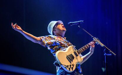 Rivers Cuomo, líder de Weezer, durante su actuación ayer en el BBK Live de Bilbao.