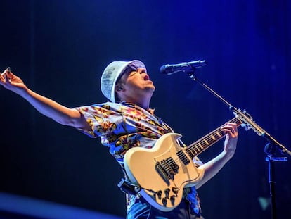 Rivers Cuomo, líder de Weezer, durante su actuación ayer en el BBK Live de Bilbao.  